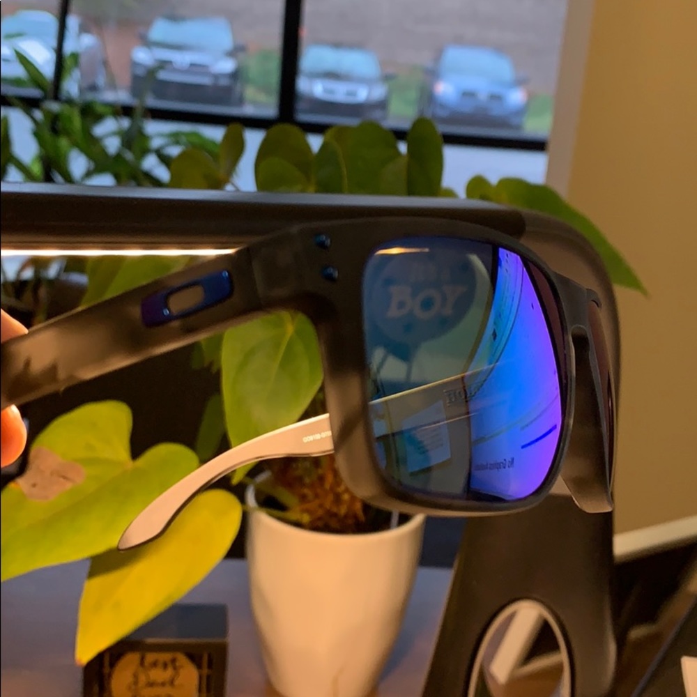 Oakley Holbrook’s - Picture 4 of 7